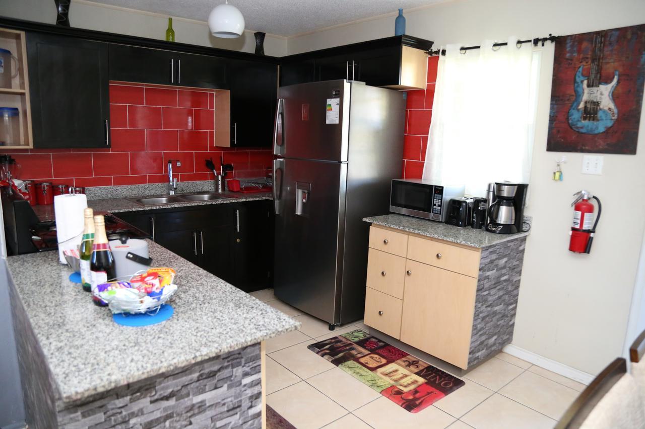The Oasis I, Portmore Country Club Buitenkant foto