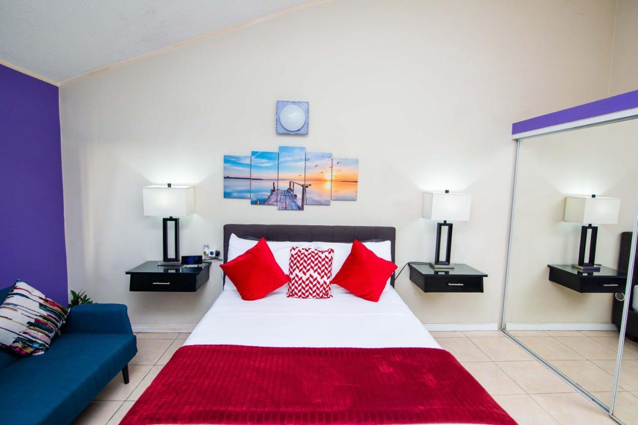 The Oasis I, Portmore Country Club Buitenkant foto